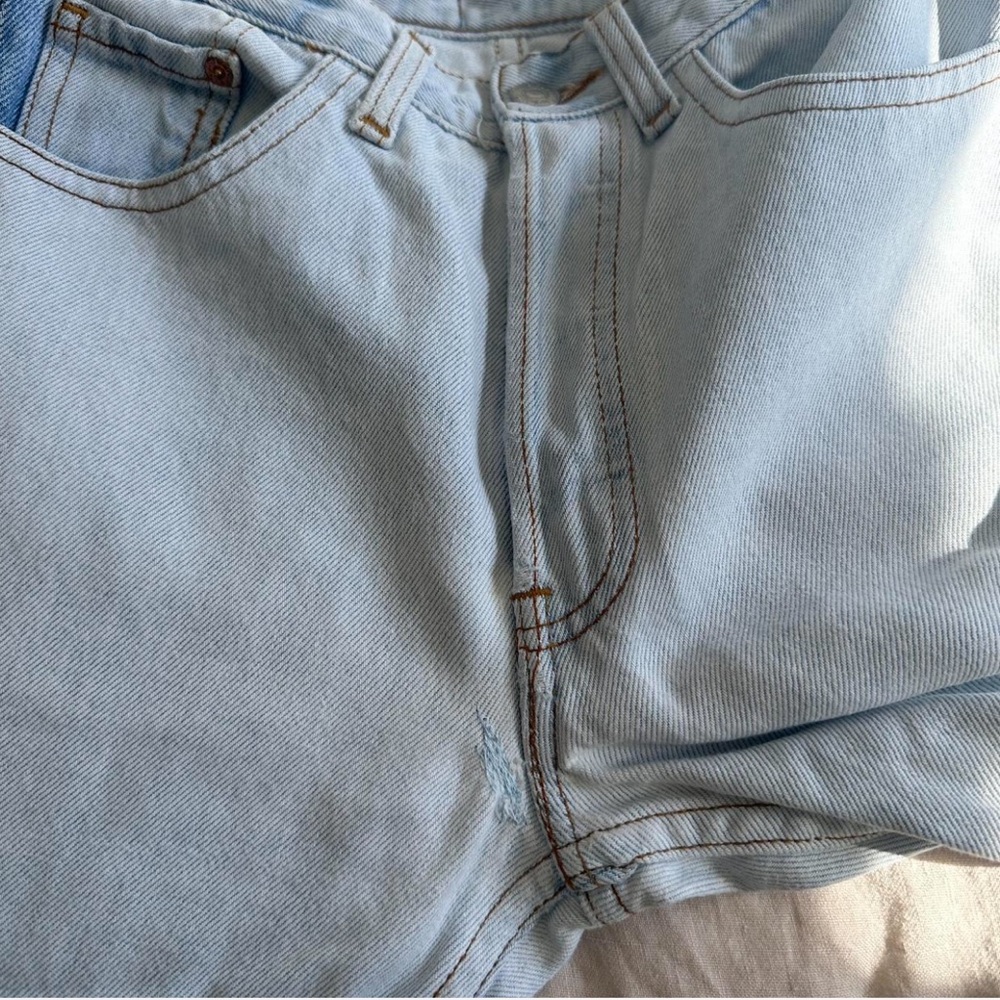 Vintage Dual-Colored Levi’s - Picture 4 of 5
